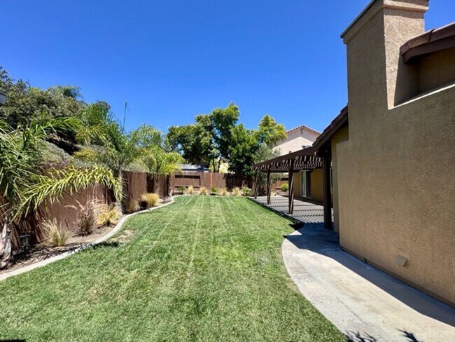 Building Photo - Available for LEASE! 3 bedroom 2 bathroom ...
