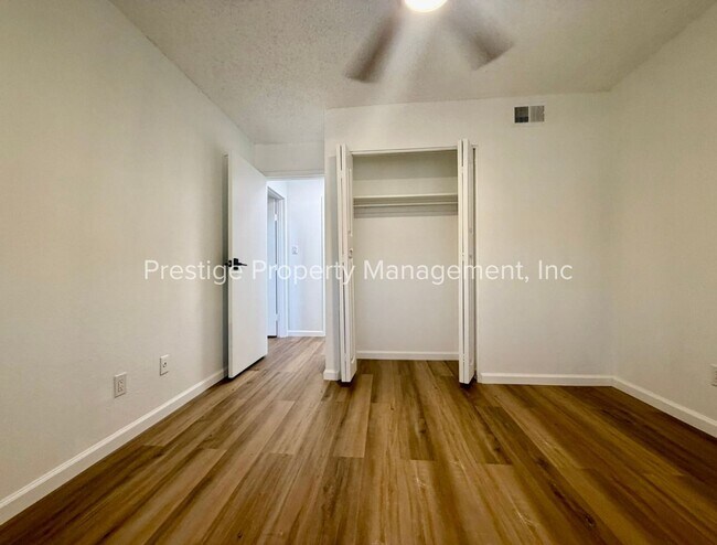 Building Photo - 6331 N Barcelona Ct