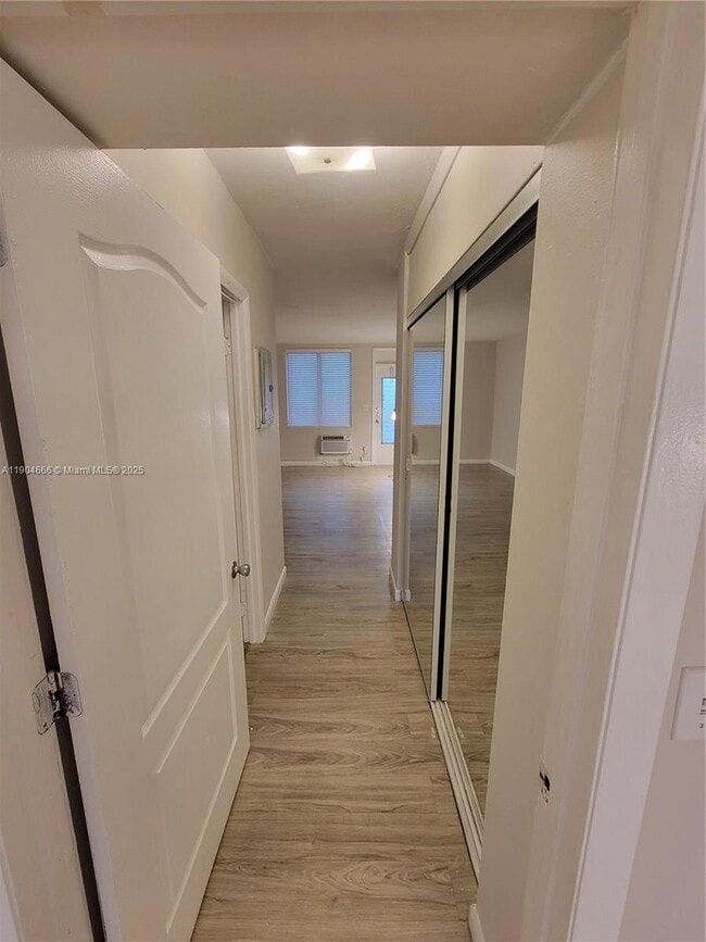 Building Photo - 441 Collins Ave