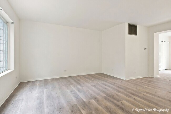 Building Photo - 259 W Whispering Oaks Ln