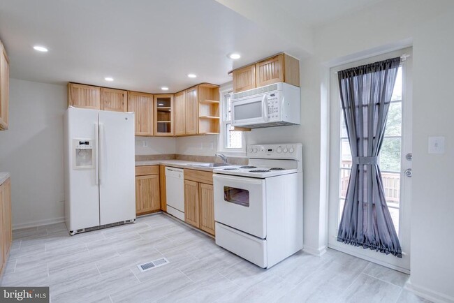 Building Photo - 2719 Albemarle Dr