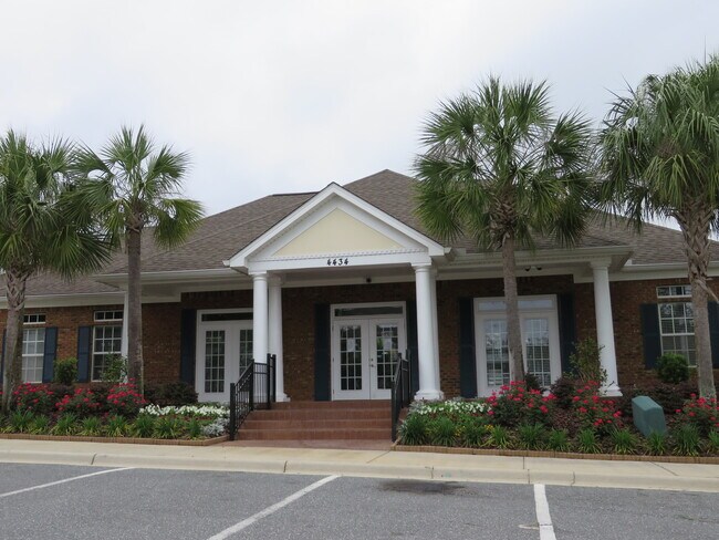 Building Photo - Large 3 bedroom town home with pool and gym for rent June 8, 2026 for $1650 per month