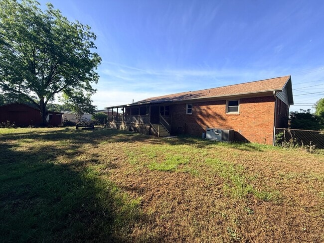 Building Photo - Beautiful Ranch home in Concord