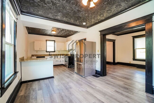 Building Photo - 312 S Central Ave