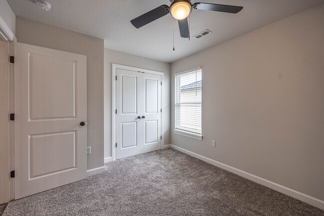 Building Photo - 361 SE 95th Rd