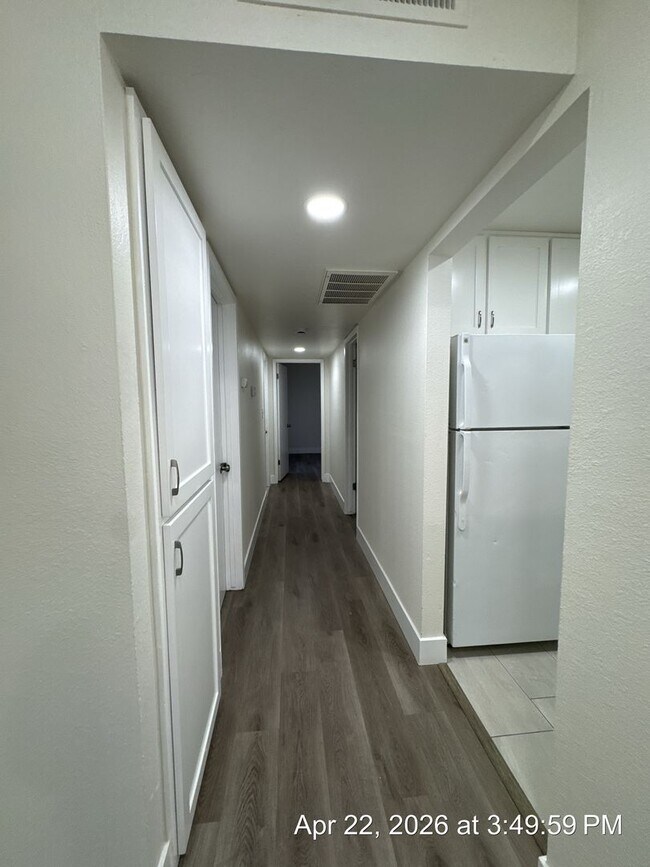 Building Photo - MOVE IN READY! 2 WEEKS OFF!! NO APP FEE! UPSTAIRS UNIT WITH BALCONY!