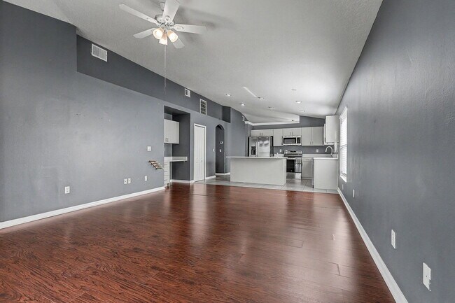 Building Photo - 30936 Baclan Dr