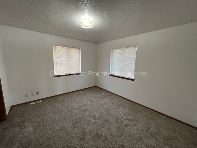 Building Photo - 1371 N 9th St