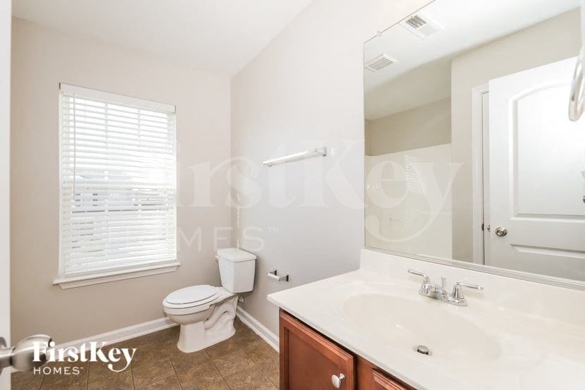 Building Photo - 3929 Creekmoore Dr