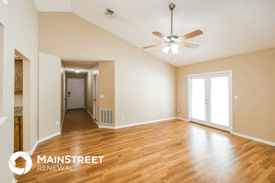 Building Photo - 1859 MacKenzie Ct N