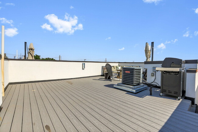Building Photo - $3,300.00 - 2 Bedroom, 2.5 Bathroom, Rooft...