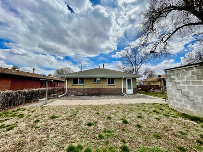 Building Photo - Remodeled Ranch Duplex