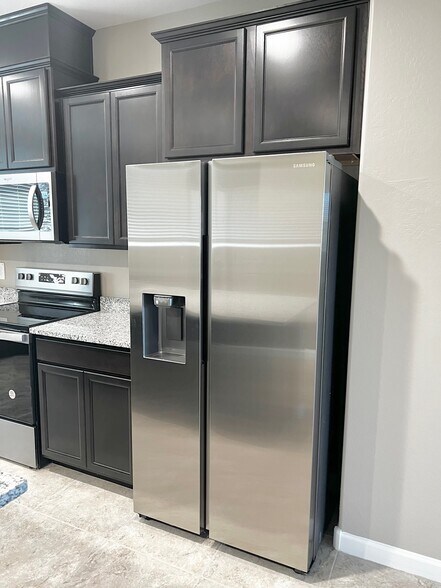 Building Photo - 1255 N Arizona Ave