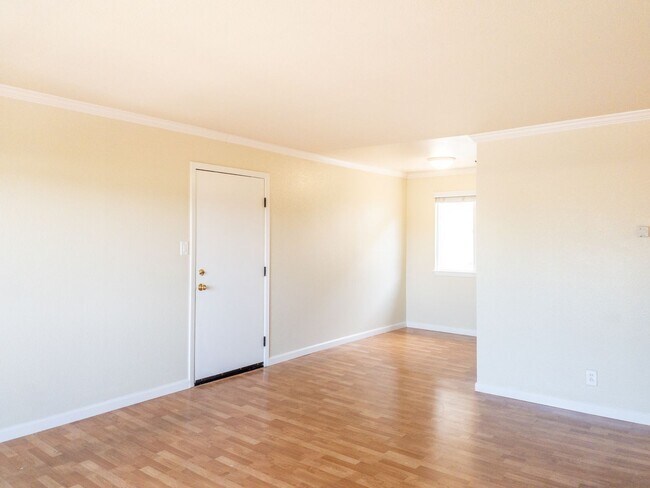 Primary Photo - 2BD 1BA Recently Renovated Unit! Parking! ...