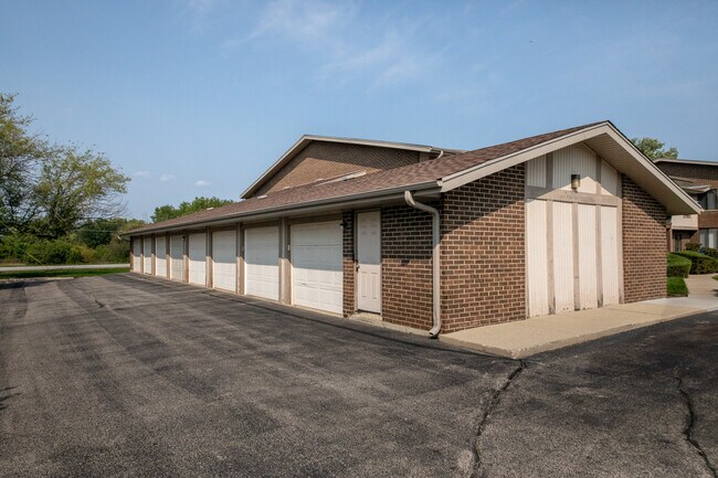 Building Photo - 800 Brook Dr