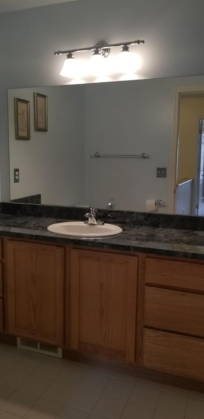 Building Photo - 2 Bedroom, 1.5 Bath Townhouse w/ Garage & Huge Master Bedroom. Full Sized Washer & Dryer In Unit.