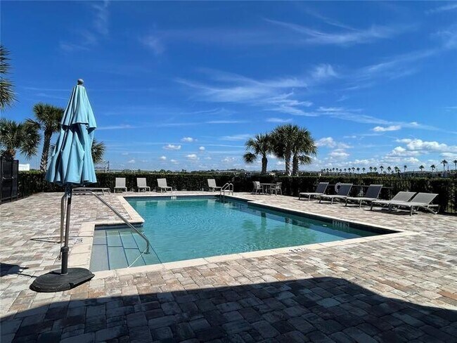 Building Photo - Immaculate Townhome · Dual En-Suite Bedrooms + Flex Loft · Cable & Internet Included · 3.5 Miles ...