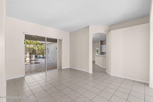 Building Photo - 943 Carriage Hill Rd