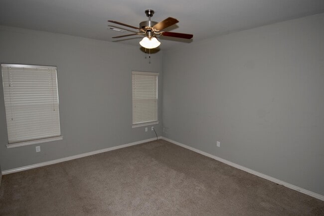 Building Photo - 554 N Keats Dr