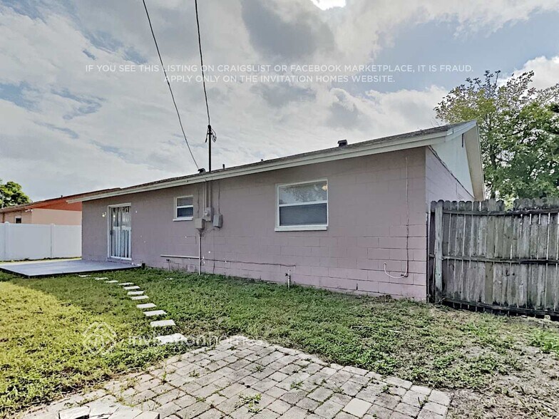 Building Photo - 6044 Francis Dr