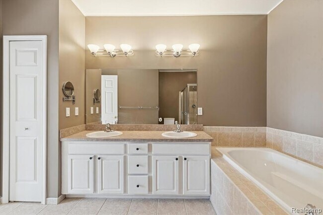 Building Photo - 48551 Oak Bridge Dr