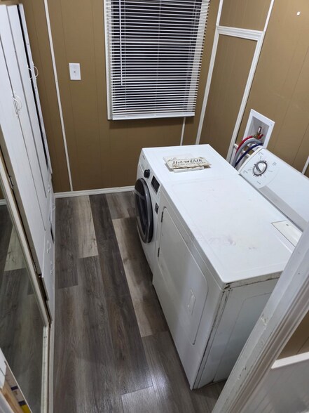 Building Photo - 905 W 37th Ave