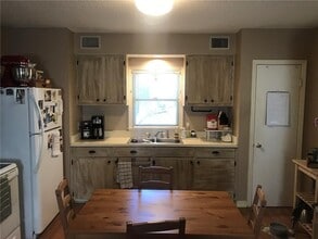 Building Photo - 1904 Holly Ave