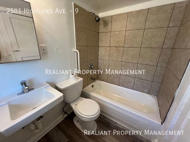 Building Photo - 2501 Highland Ave