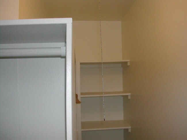 Building Photo - 253 Brookridge Ct
