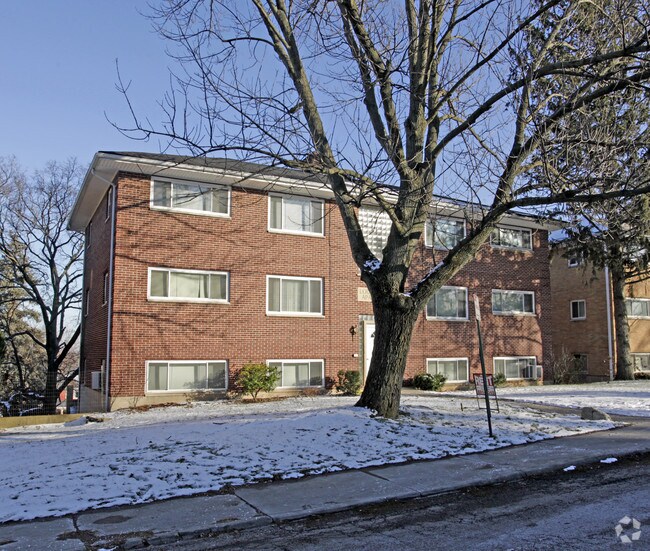 Building Photo - Louis & Frieda Apartments