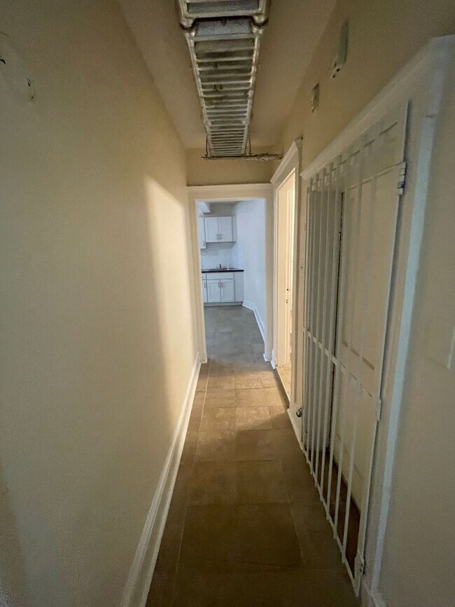 Building Photo - 17 Barrows St