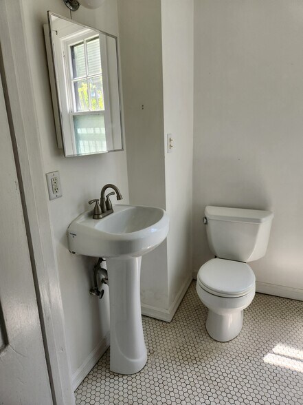 Building Photo - 45 Park St