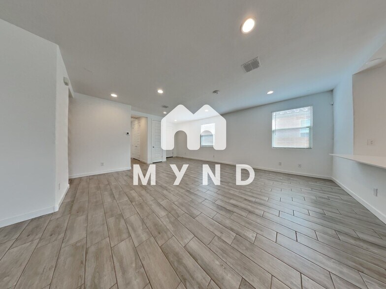 Building Photo - 9513 W Turney Ave