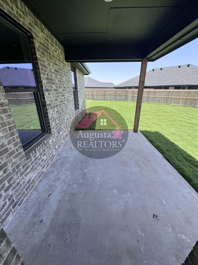 Building Photo - Sawdust Duplex