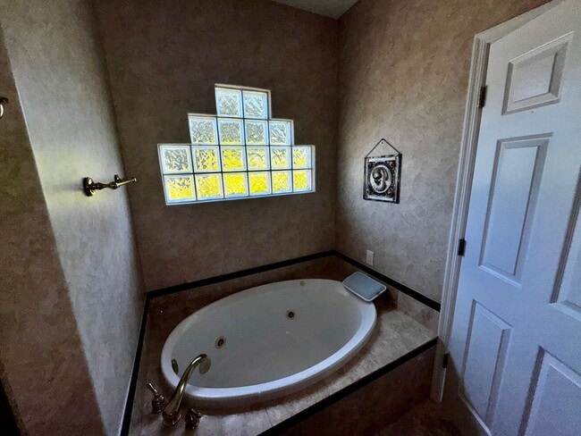 Building Photo - 3 Bedroom 2.5 Bath Cinnamon Bay Home with Stunning view, and Hardwood Flooring!