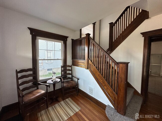 Building Photo - 511 Grove St