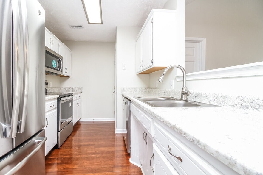 Building Photo - 615 Zellwood Dr