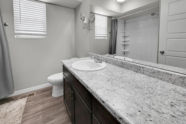 Building Photo - $2,550.00, 3 bed, 2.5 bath located in Colo...