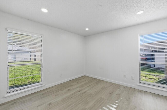 Building Photo - 2955 SE 53rd Ct