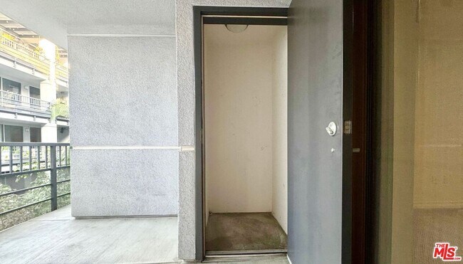 Building Photo - 629 Traction Ave