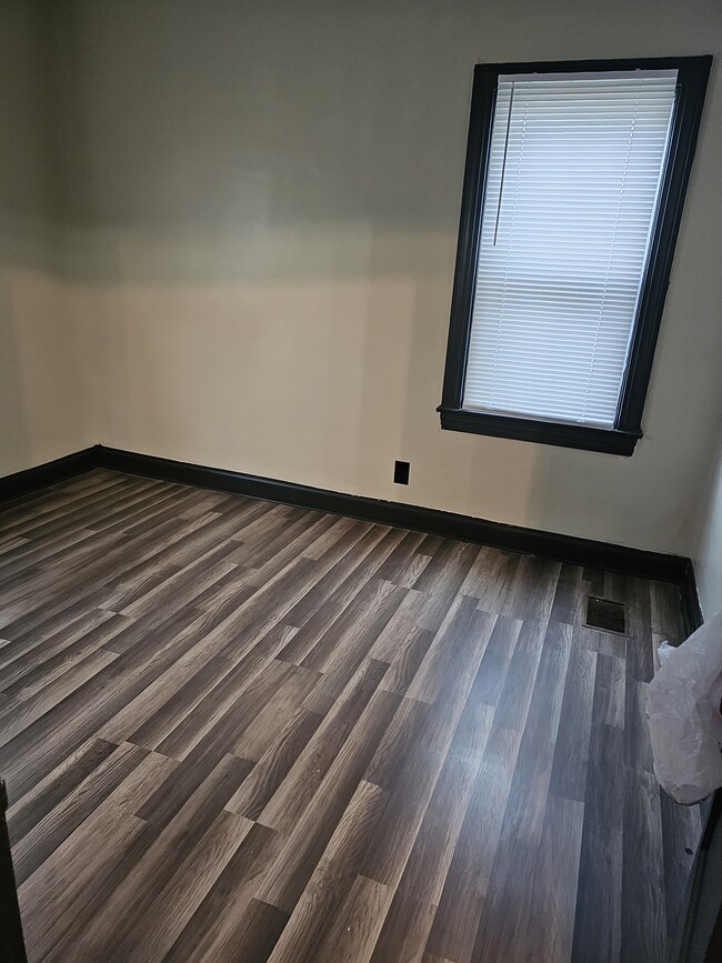 Building Photo - 1612 S 31st St