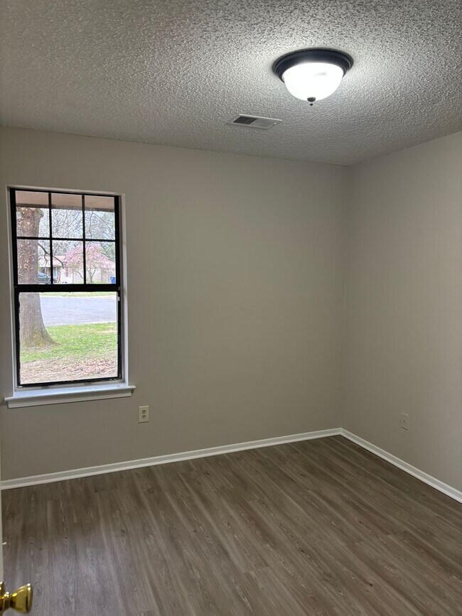 Building Photo - 5840 Gray Cove