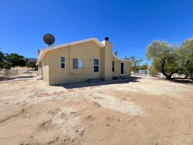 Building Photo - 21925 Fort Tejon Rd