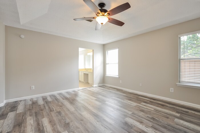 Building Photo - 305 Tara Glenn Ln