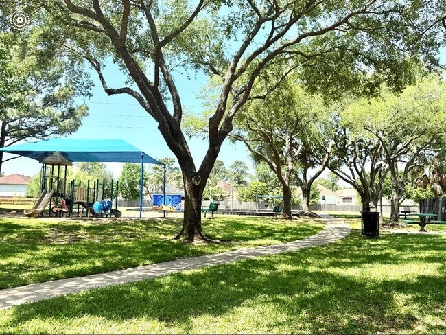 Building Photo - 17402 Eastwood Cir