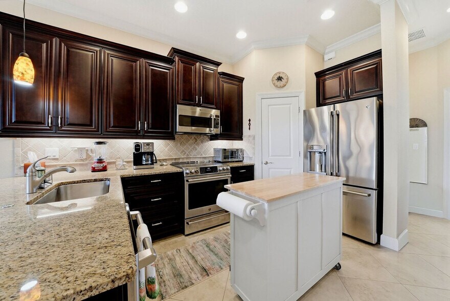 Building Photo - 6133 Marina Cove Way S