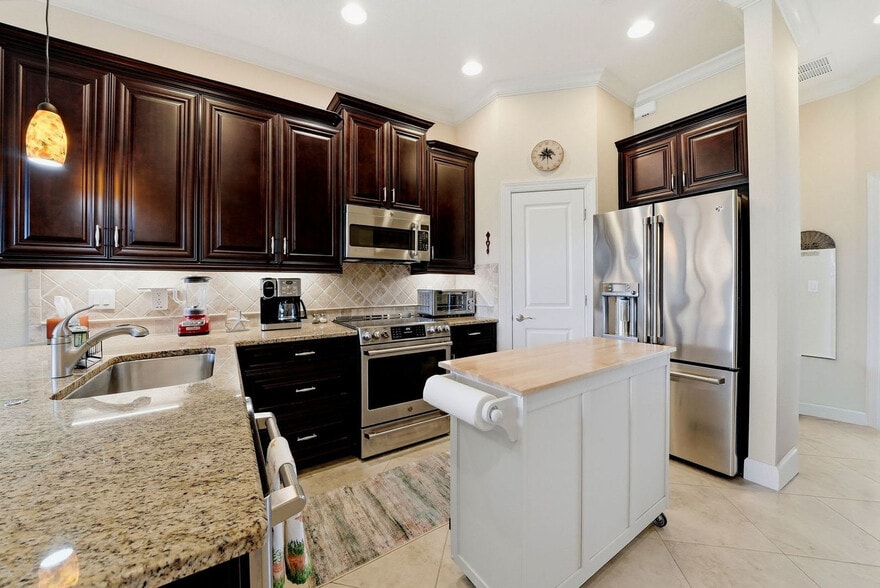Building Photo - 6133 Marina Cove Way S
