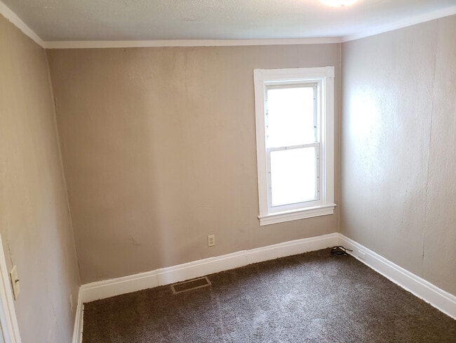 Building Photo - For Sale Land Contract - Affordable Homeow...