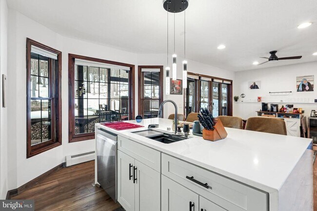 Building Photo - 761 Timberlake Dr