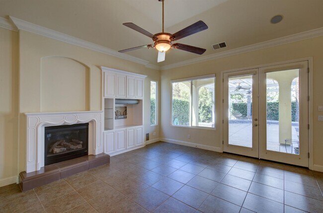 Building Photo - 1087 Loyola Ave